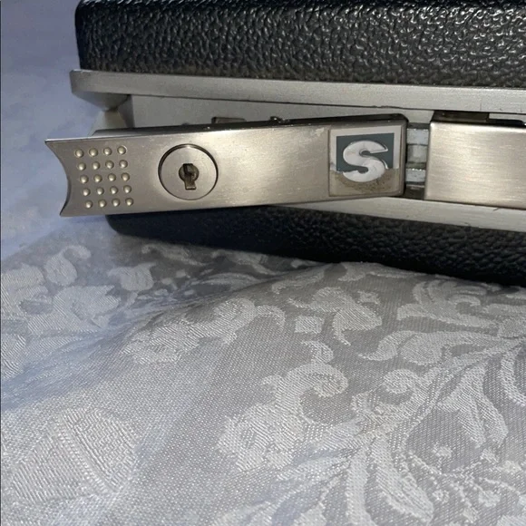 Vintage SAMSONITE Hard Shell Black Textured Briefcase - Picture 4 of 9